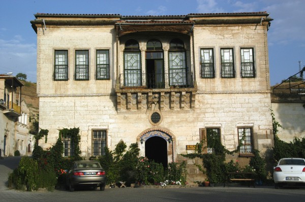 το old greek house, μια ανάμνηση των παππούδων μας γέννησε ανάμικτα συναισθήματα. Το φαγητό εκεί ήταν αρκετά καλό καθώς επίσης και η φιλοξενία..