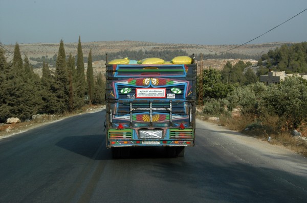 Στο δρόμο συναντήσαμε πολλά ΑΤΤΟ (αγνωστης ταυτότητας τροχοφόρα οχήματα) βαμένα σε διάφορα τρελλά χρώματα....