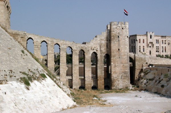 Στο πάνω μέρος του, το παζάρι καταλήγει στο citadel